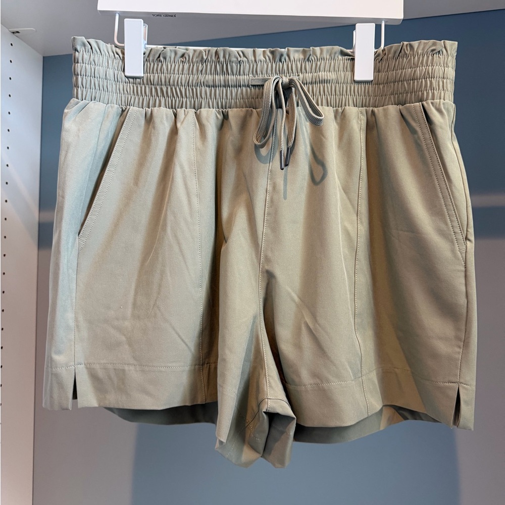 NWT Abercrombie & Fitch High-Waist light olive shorts. Large. Elastic waist.